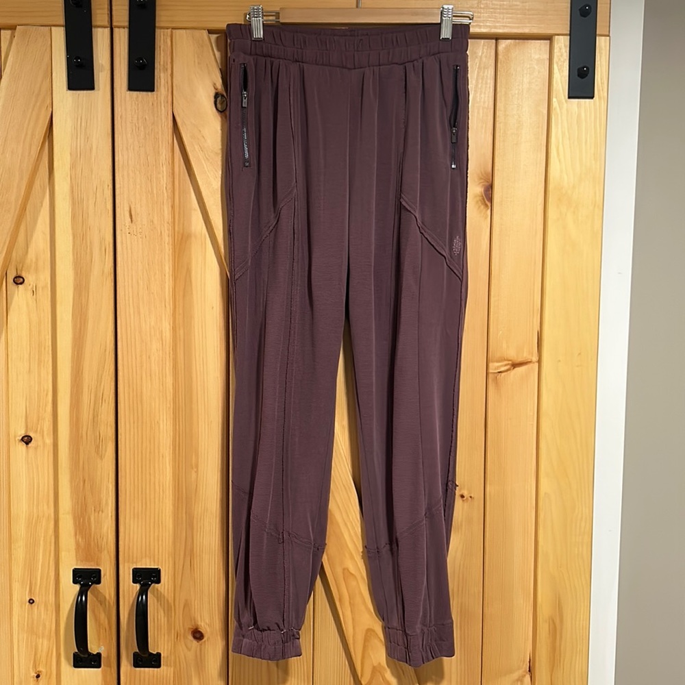 Free people lounge pants in plum.